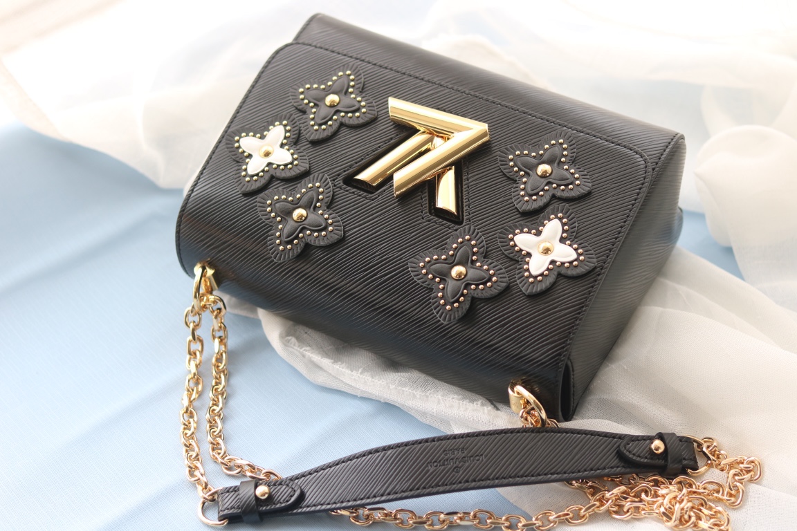 LV 一比一黑色花卉鉚釘鏈條包 精緻小香風單肩斜挎｜歐美奢侈品精品推薦