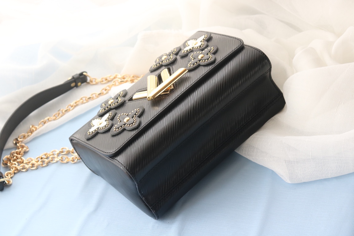 LV 一比一黑色花卉鉚釘鏈條包 精緻小香風單肩斜挎｜歐美奢侈品精品推薦