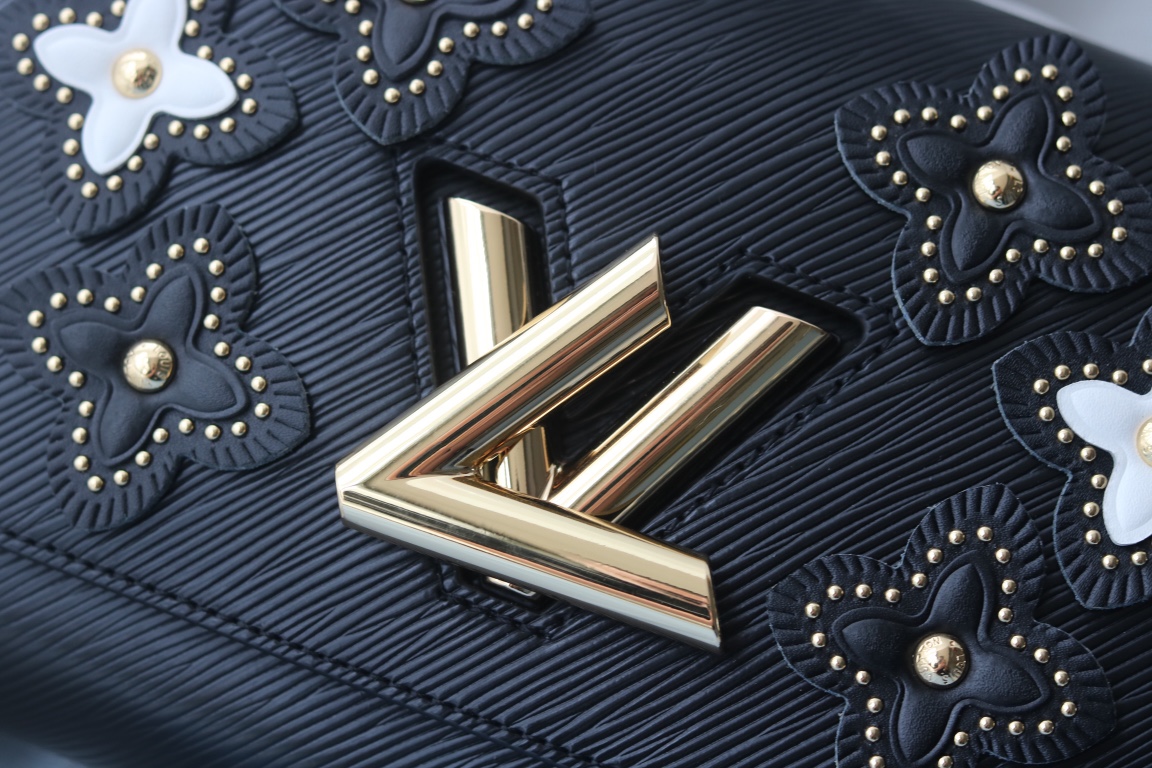 LV 一比一黑色花卉鉚釘鏈條包 精緻小香風單肩斜挎｜歐美奢侈品精品推薦