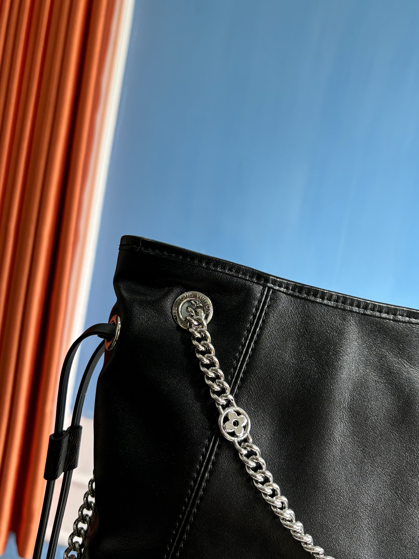 LV 一比一 黑色鏈條托特包 時尚百搭大容量|超A仿原單精品圖片 11 LV 一比一 黑色鏈條托特包 時尚百搭大容量|歐美奢侈品精品推薦