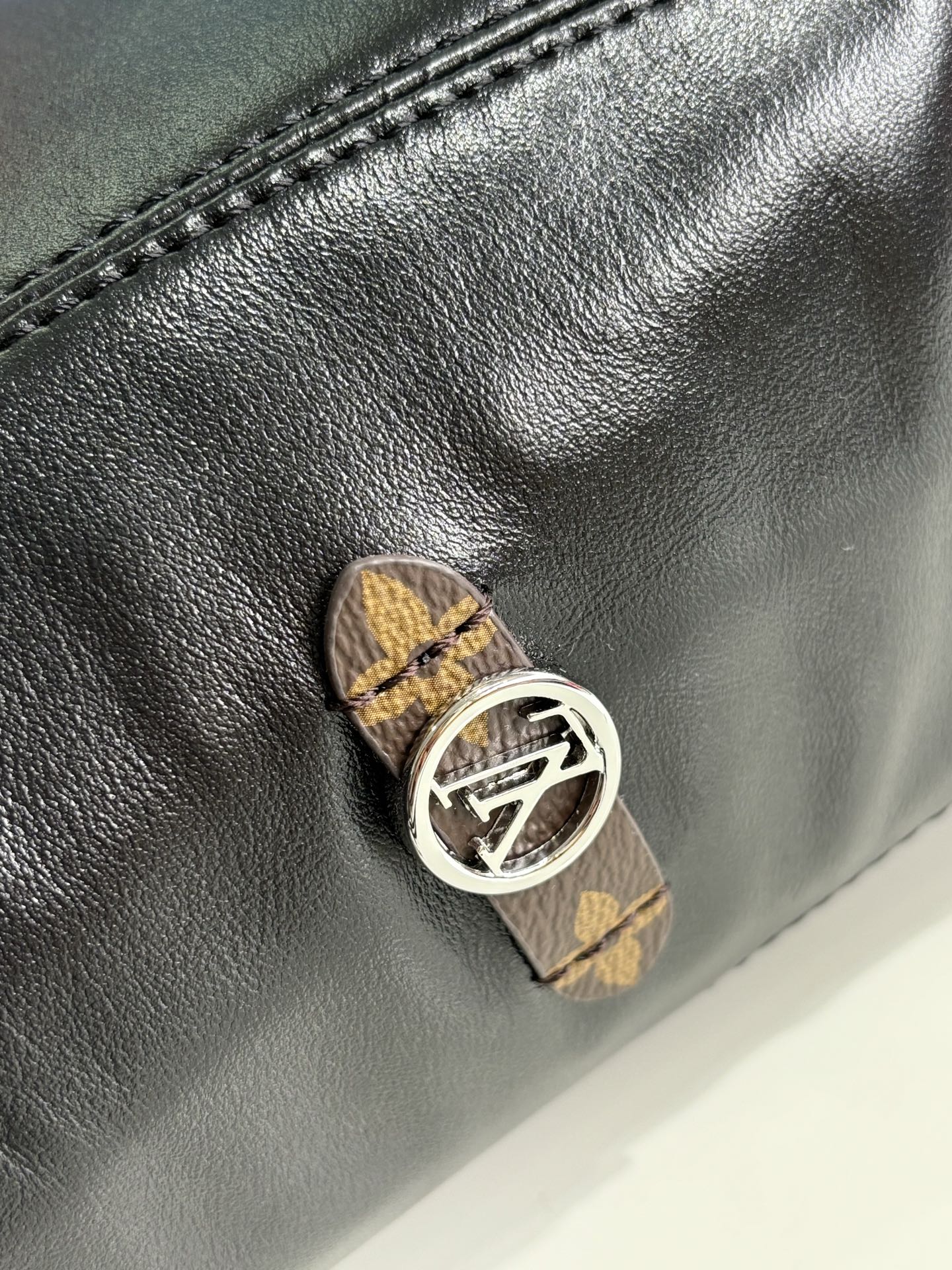 LV 一比一 黑色鏈條托特包 時尚百搭大容量|超A仿原單精品圖片 9 LV 一比一 黑色鏈條托特包 時尚百搭大容量|歐美奢侈品精品推薦