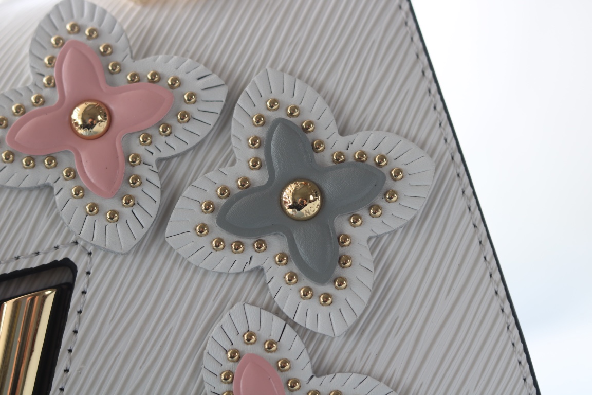 LV 高仿白色花卉鉚釘鏈條包 奢華甜美單肩斜挎|超A仿原單精品圖片 8 LV 高仿白色花卉鉚釘鏈條包 奢華甜美單肩斜挎|歐美奢侈品精品推薦