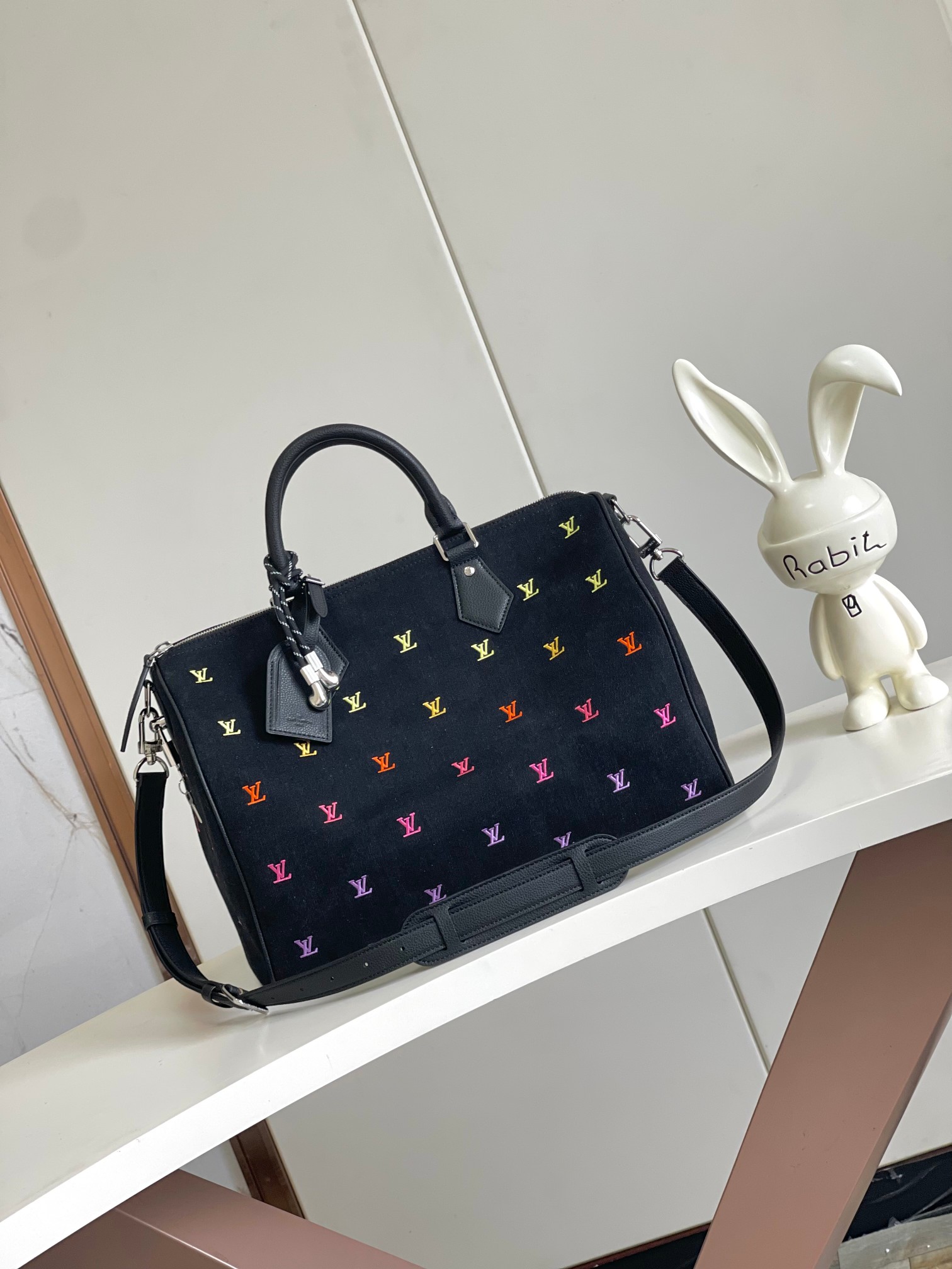 LV 高仿 黑色多彩 Monogram 手提包 百搭休閒款|超A仿原單精品圖片 6 LV 高仿 黑色多彩 Monogram 手提包 百搭休閒款|歐美奢侈品精品推薦