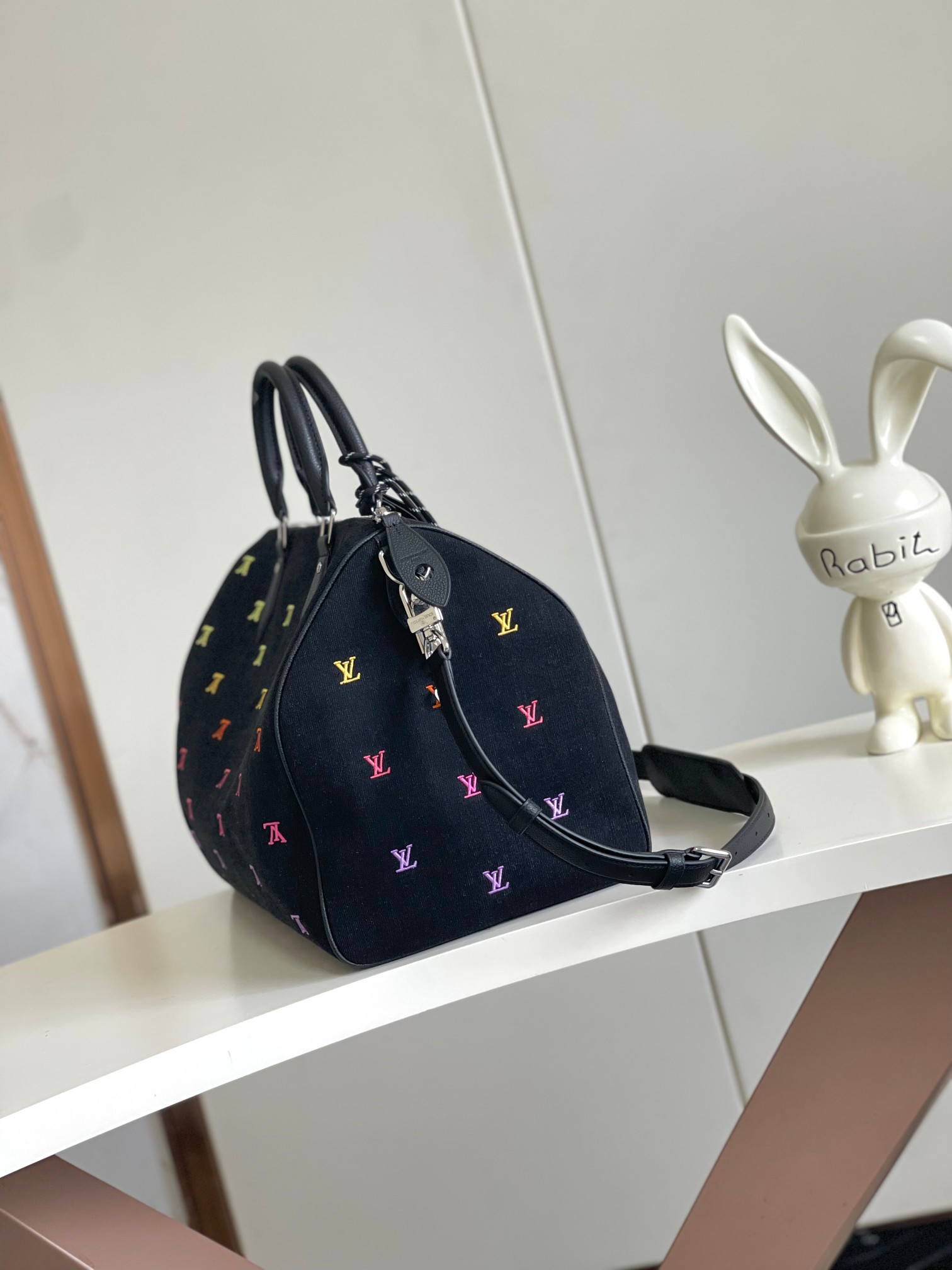 LV 高仿 黑色多彩 Monogram 手提包 百搭休閒款|超A仿原單精品圖片 14 LV 高仿 黑色多彩 Monogram 手提包 百搭休閒款|歐美奢侈品精品推薦