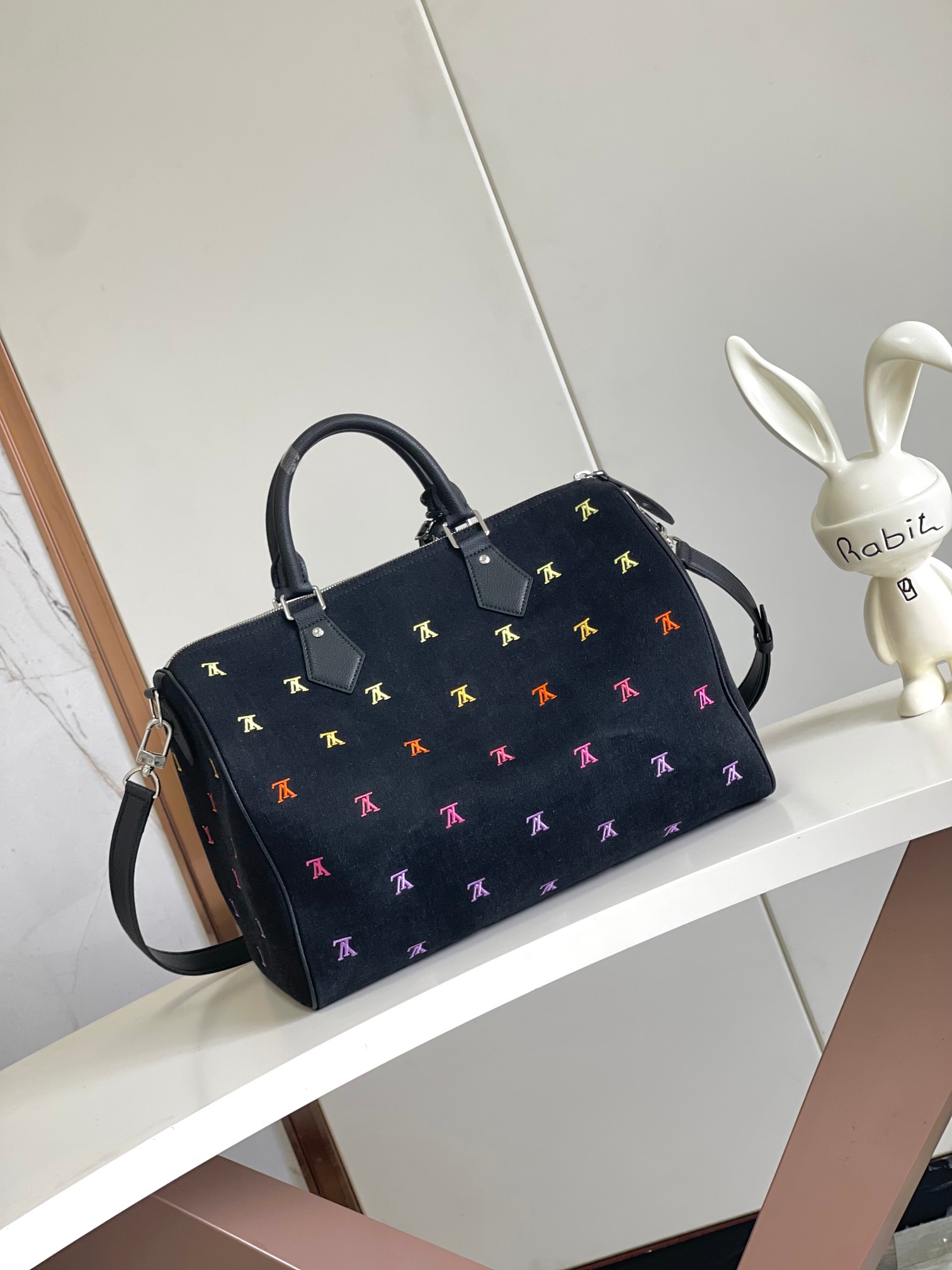 LV 高仿 黑色多彩 Monogram 手提包 百搭休閒款|超A仿原單精品圖片 13 LV 高仿 黑色多彩 Monogram 手提包 百搭休閒款|歐美奢侈品精品推薦