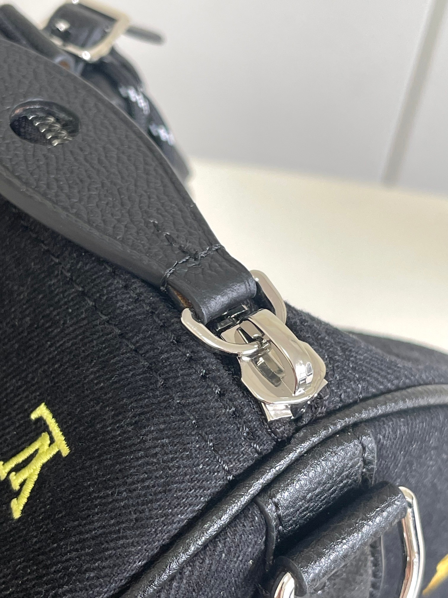 LV 高仿 黑色多彩 Monogram 手提包 百搭休閒款|超A仿原單精品圖片 10 LV 高仿 黑色多彩 Monogram 手提包 百搭休閒款|歐美奢侈品精品推薦