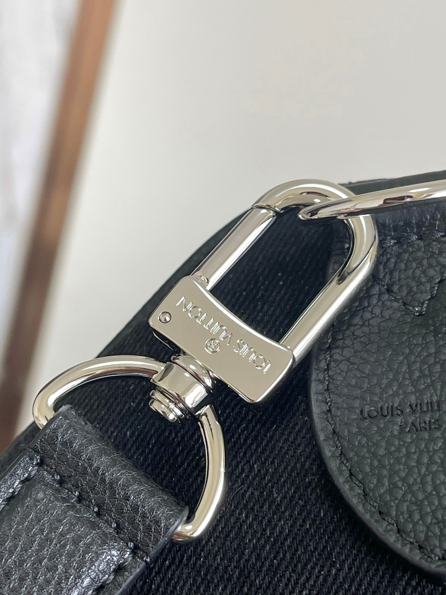 LV 高仿 黑色多彩 Monogram 手提包 百搭休閒款|超A仿原單精品圖片 9 LV 高仿 黑色多彩 Monogram 手提包 百搭休閒款|歐美奢侈品精品推薦