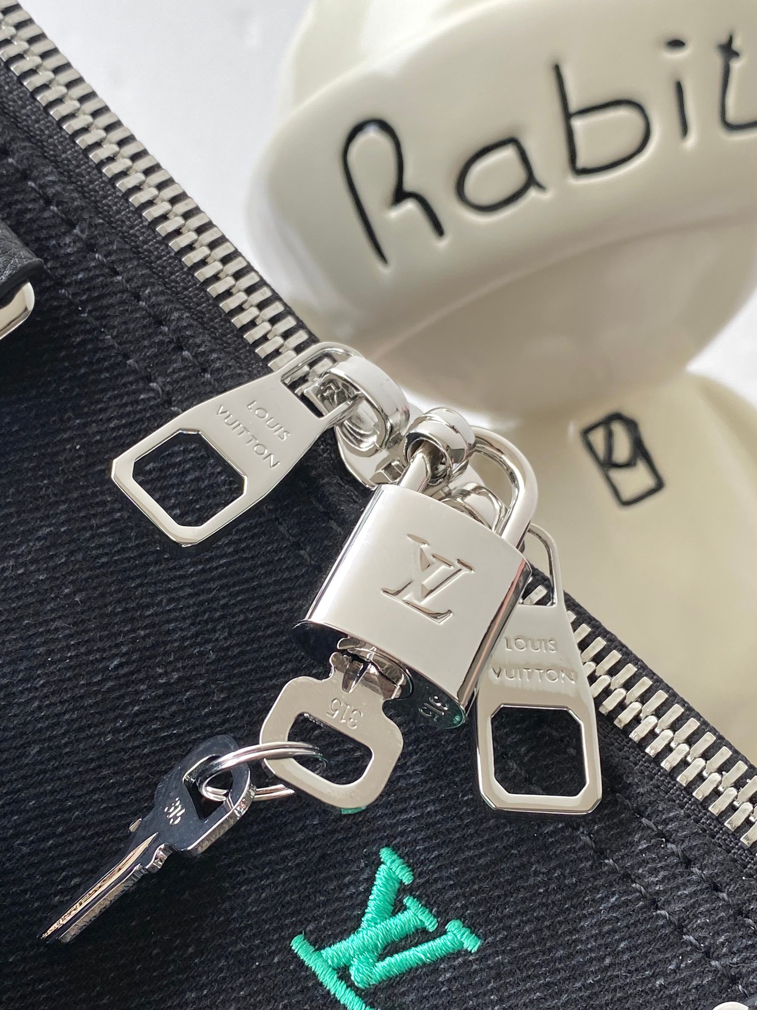 LV 一比一 黑色多彩 Keepall 旅行袋 時尚百搭款｜歐美奢侈品精品推薦