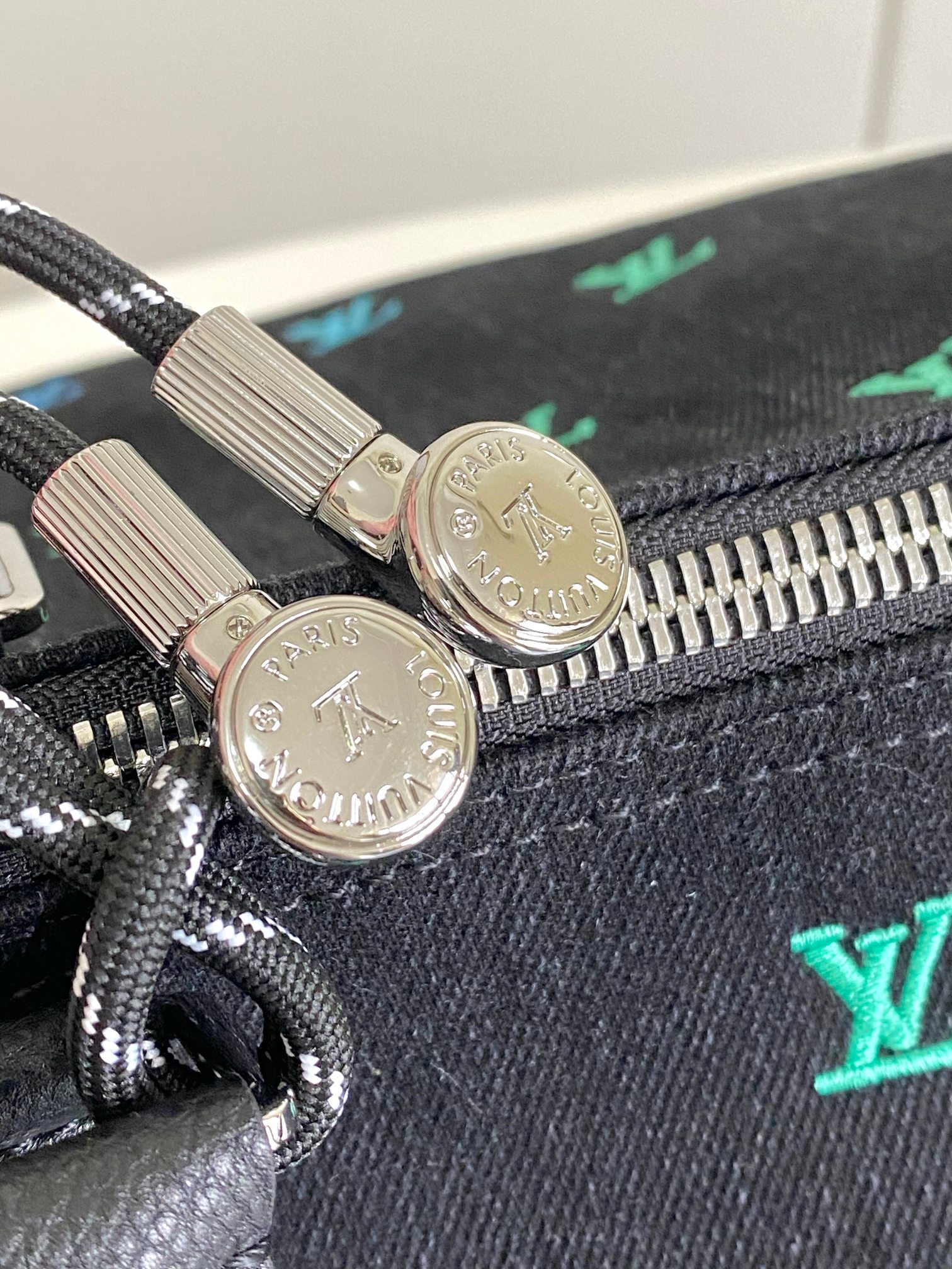 LV 一比一 黑色多彩 Keepall 旅行袋 時尚百搭款｜歐美奢侈品精品推薦