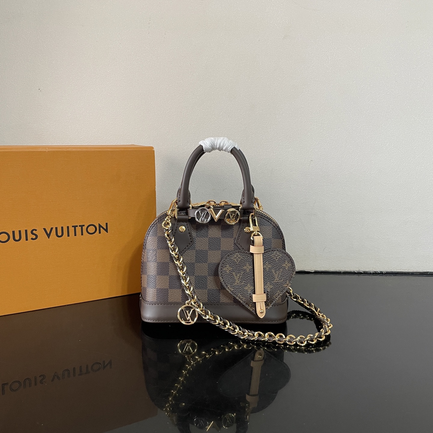 LV 高仿 Alma BB 格紋手提包 鏈條愛心掛飾|超A仿原單精品圖片 6 LV 高仿 Alma BB 格紋手提包 鏈條愛心掛飾|歐美奢侈品精品推薦