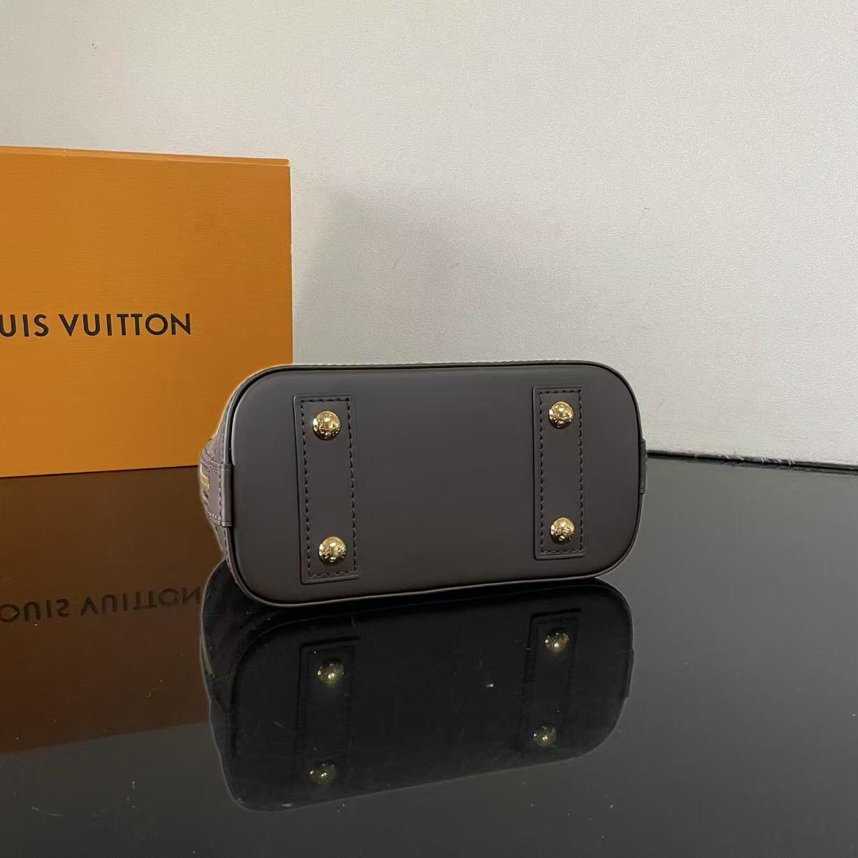 LV 高仿 Alma BB 格紋手提包 鏈條愛心掛飾|超A仿原單精品圖片 12 LV 高仿 Alma BB 格紋手提包 鏈條愛心掛飾|歐美奢侈品精品推薦