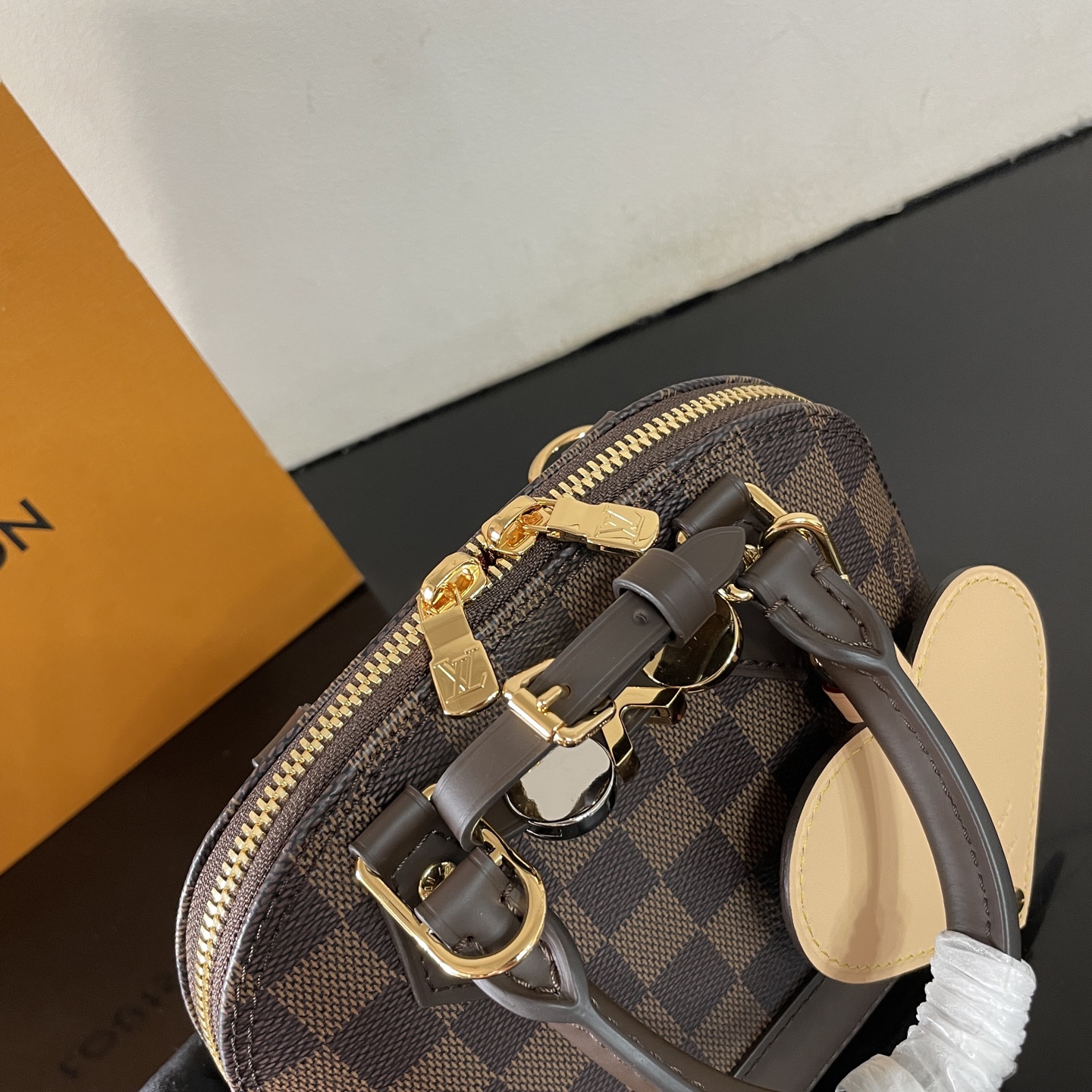 LV 高仿 Alma BB 格紋手提包 鏈條愛心掛飾|超A仿原單精品圖片 11 LV 高仿 Alma BB 格紋手提包 鏈條愛心掛飾|歐美奢侈品精品推薦