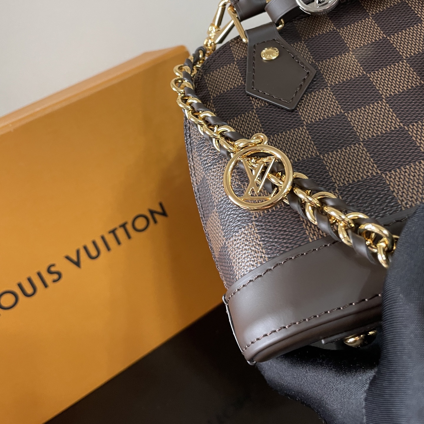 LV 高仿 Alma BB 格紋手提包 鏈條愛心掛飾|超A仿原單精品圖片 10 LV 高仿 Alma BB 格紋手提包 鏈條愛心掛飾|歐美奢侈品精品推薦