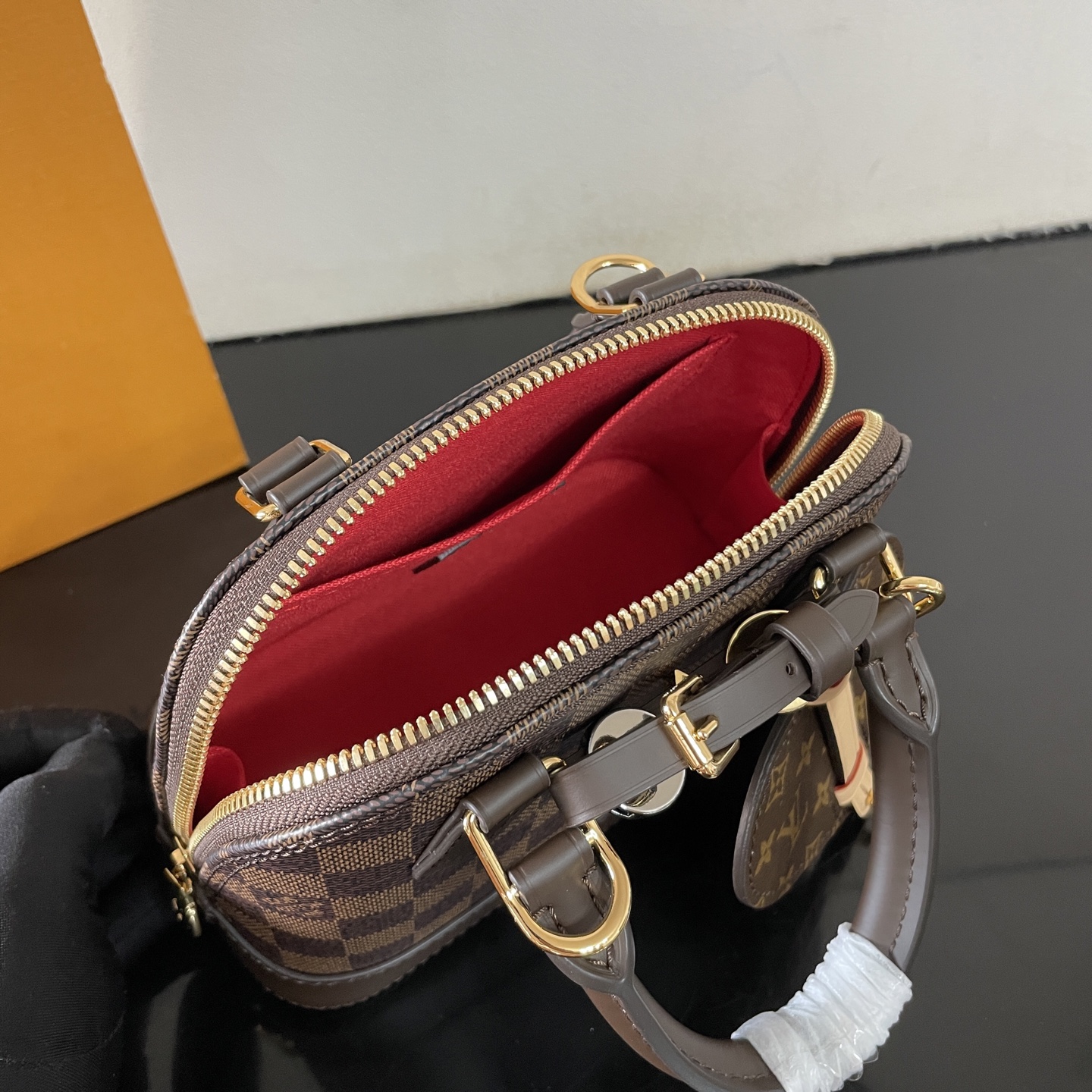 LV 高仿 Alma BB 格紋手提包 鏈條愛心掛飾|超A仿原單精品圖片 8 LV 高仿 Alma BB 格紋手提包 鏈條愛心掛飾|歐美奢侈品精品推薦