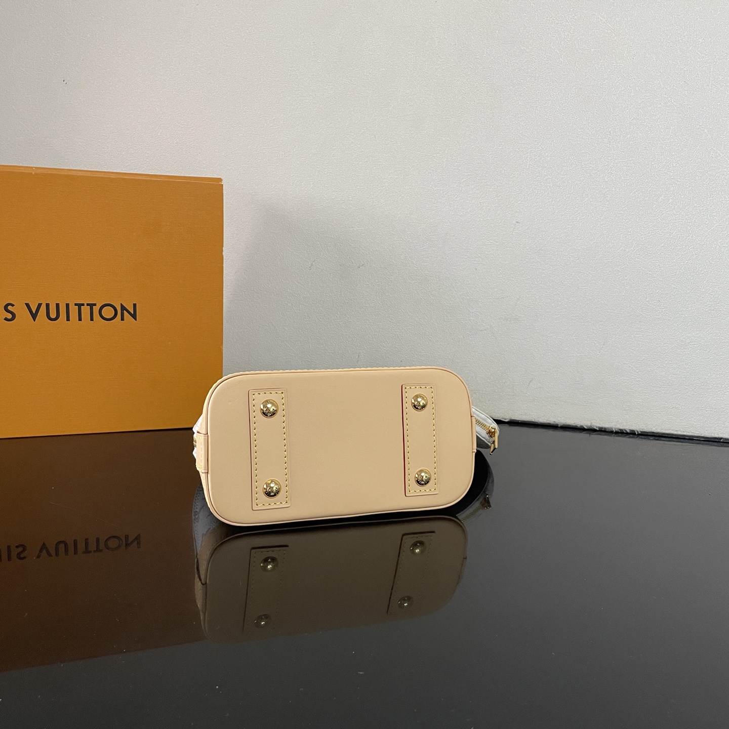 LV 一比一 Alma BB 白色老花手提包 織帶圓餅包款|超A仿原單精品圖片 12 LV 一比一 Alma BB 白色老花手提包 織帶圓餅包款|歐美奢侈品精品推薦