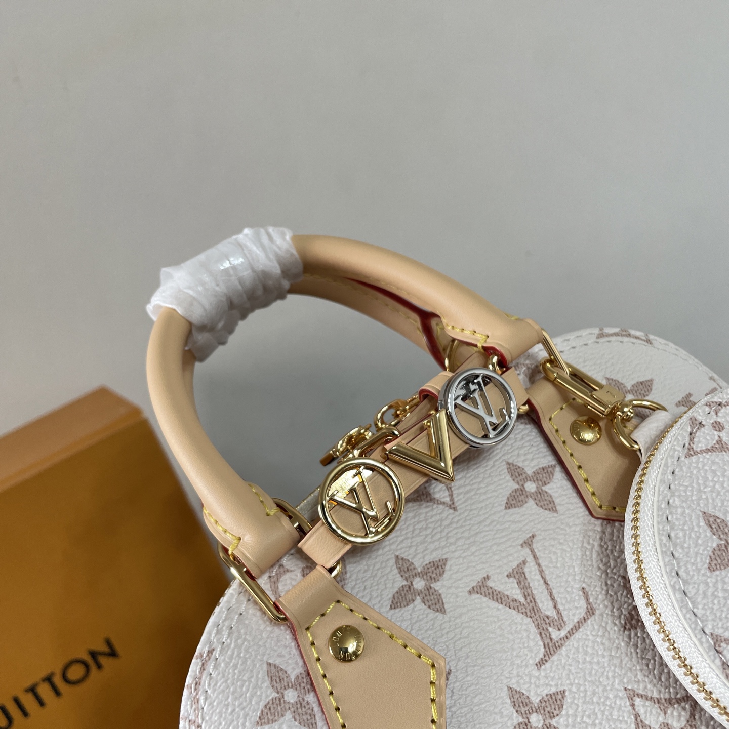 LV 一比一 Alma BB 白色老花手提包 織帶圓餅包款|超A仿原單精品圖片 10 LV 一比一 Alma BB 白色老花手提包 織帶圓餅包款|歐美奢侈品精品推薦