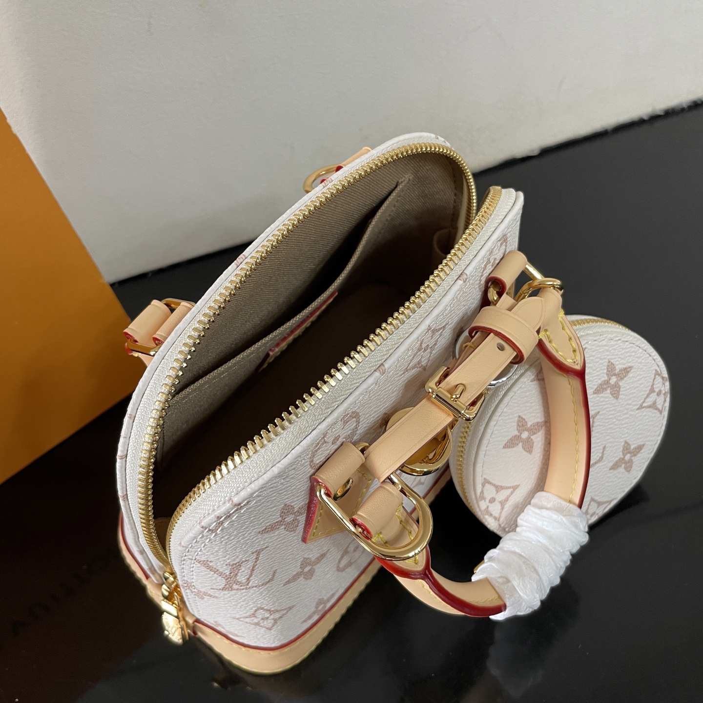 LV 一比一 Alma BB 白色老花手提包 織帶圓餅包款|超A仿原單精品圖片 8 LV 一比一 Alma BB 白色老花手提包 織帶圓餅包款|歐美奢侈品精品推薦