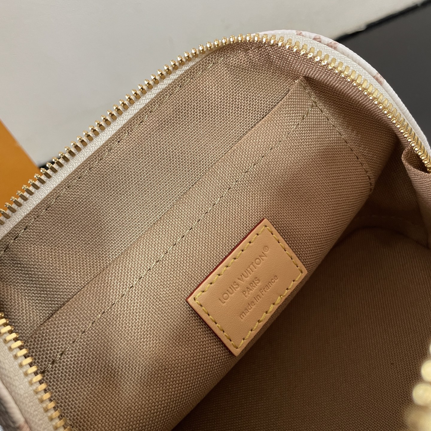 LV 一比一 Alma BB 白色老花手提包 織帶圓餅包款|超A仿原單精品圖片 7 LV 一比一 Alma BB 白色老花手提包 織帶圓餅包款|歐美奢侈品精品推薦