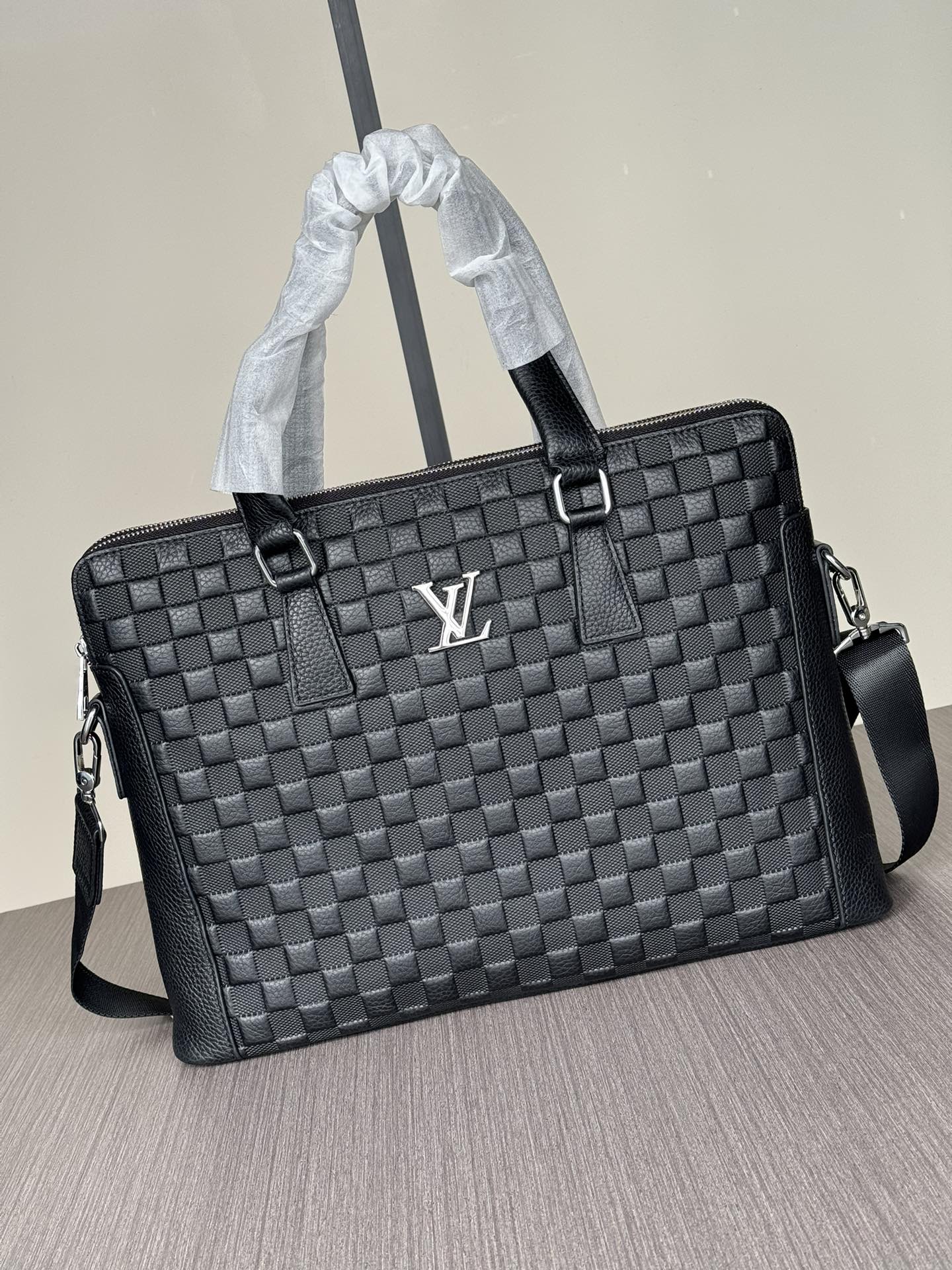 LV 一比一 Damier Graphite 格紋公文包 商務斜挎手提包|超A仿原單精品圖片 13 LV 一比一 Damier Graphite 格紋公文包 商務斜挎手提包|歐美奢侈品精品推薦