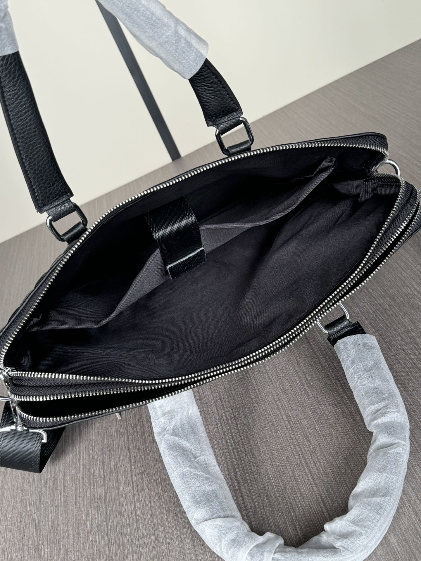 LV 一比一 Damier Graphite 格紋公文包 商務斜挎手提包|超A仿原單精品圖片 8 LV 一比一 Damier Graphite 格紋公文包 商務斜挎手提包|歐美奢侈品精品推薦