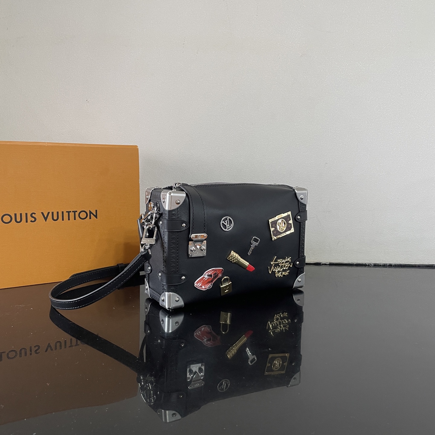 LV 高仿 Petite Malle 黑色拼貼肩背包 潮流鏈條款|超A仿原單精品圖片 14 LV 高仿 Petite Malle 黑色拼貼肩背包 潮流鏈條款|歐美奢侈品精品推薦