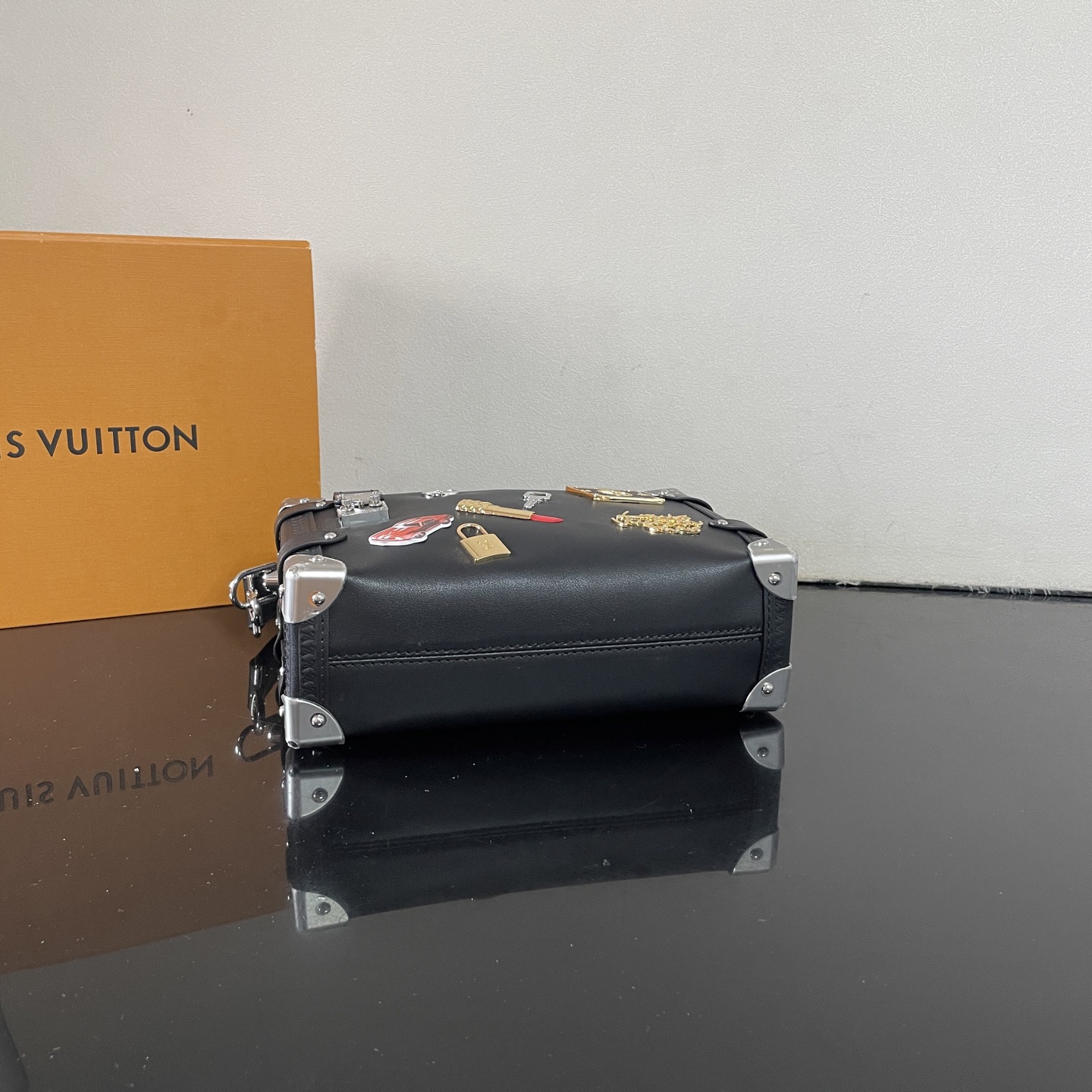 LV 高仿 Petite Malle 黑色拼貼肩背包 潮流鏈條款|超A仿原單精品圖片 12 LV 高仿 Petite Malle 黑色拼貼肩背包 潮流鏈條款|歐美奢侈品精品推薦