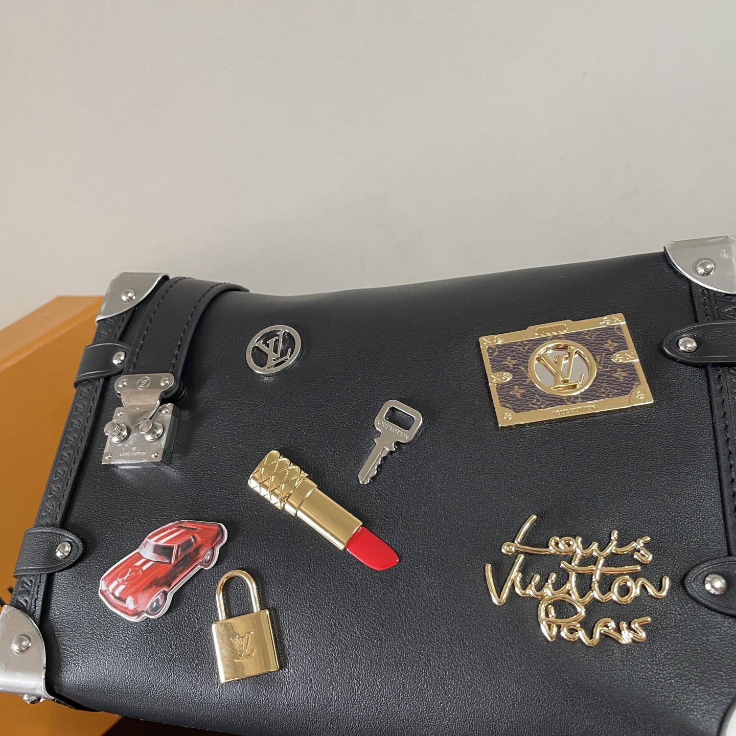 LV 高仿 Petite Malle 黑色拼貼肩背包 潮流鏈條款|超A仿原單精品圖片 10 LV 高仿 Petite Malle 黑色拼貼肩背包 潮流鏈條款|歐美奢侈品精品推薦