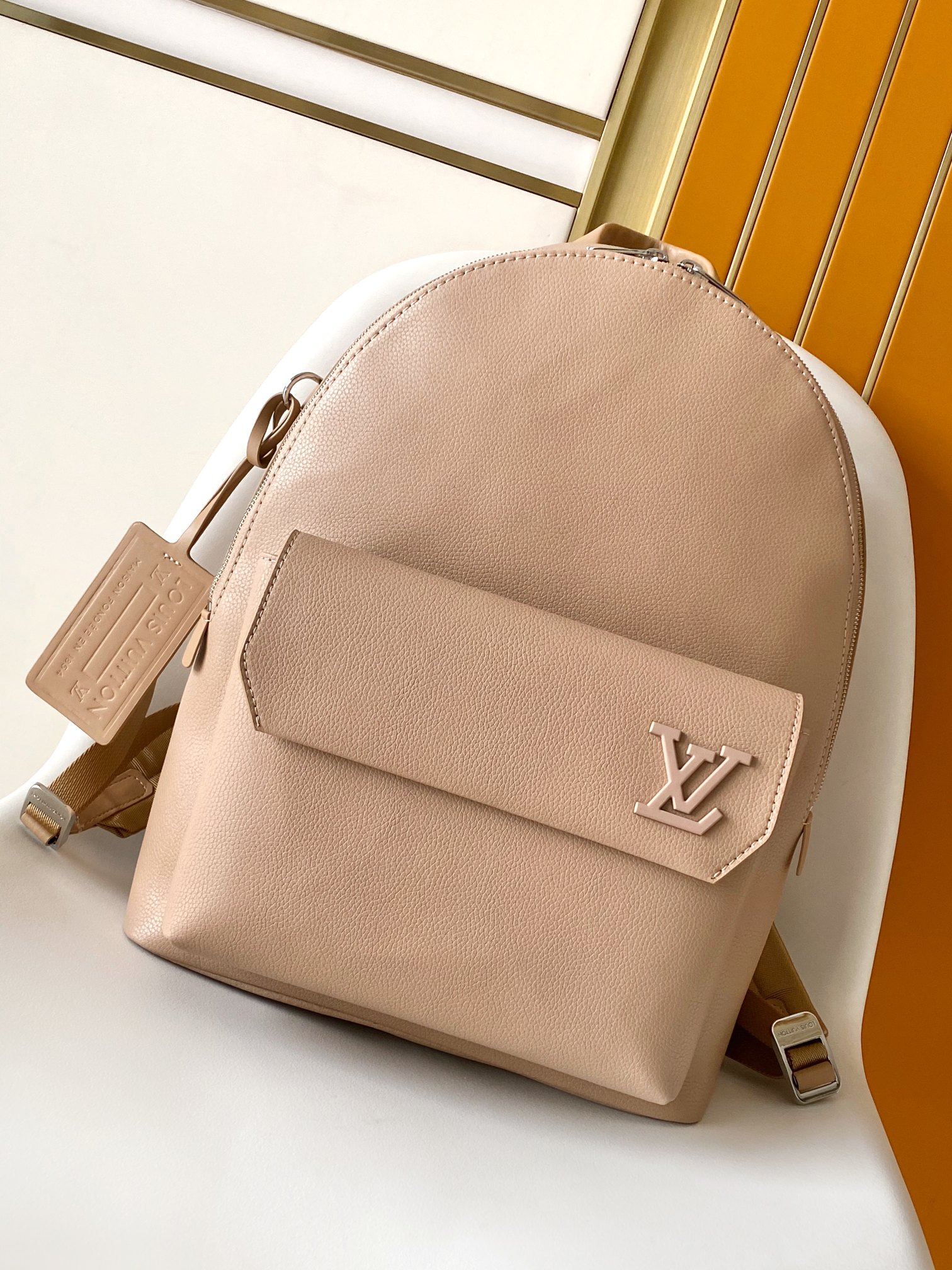 LV原單粉杏色後背包 立體Logo簡約款 荔枝紋牛皮女包設計感|超A仿原單精品圖片 6 LV原單粉杏色後背包 立體Logo簡約款 荔枝紋牛皮女包設計感|歐美奢侈品精品推薦