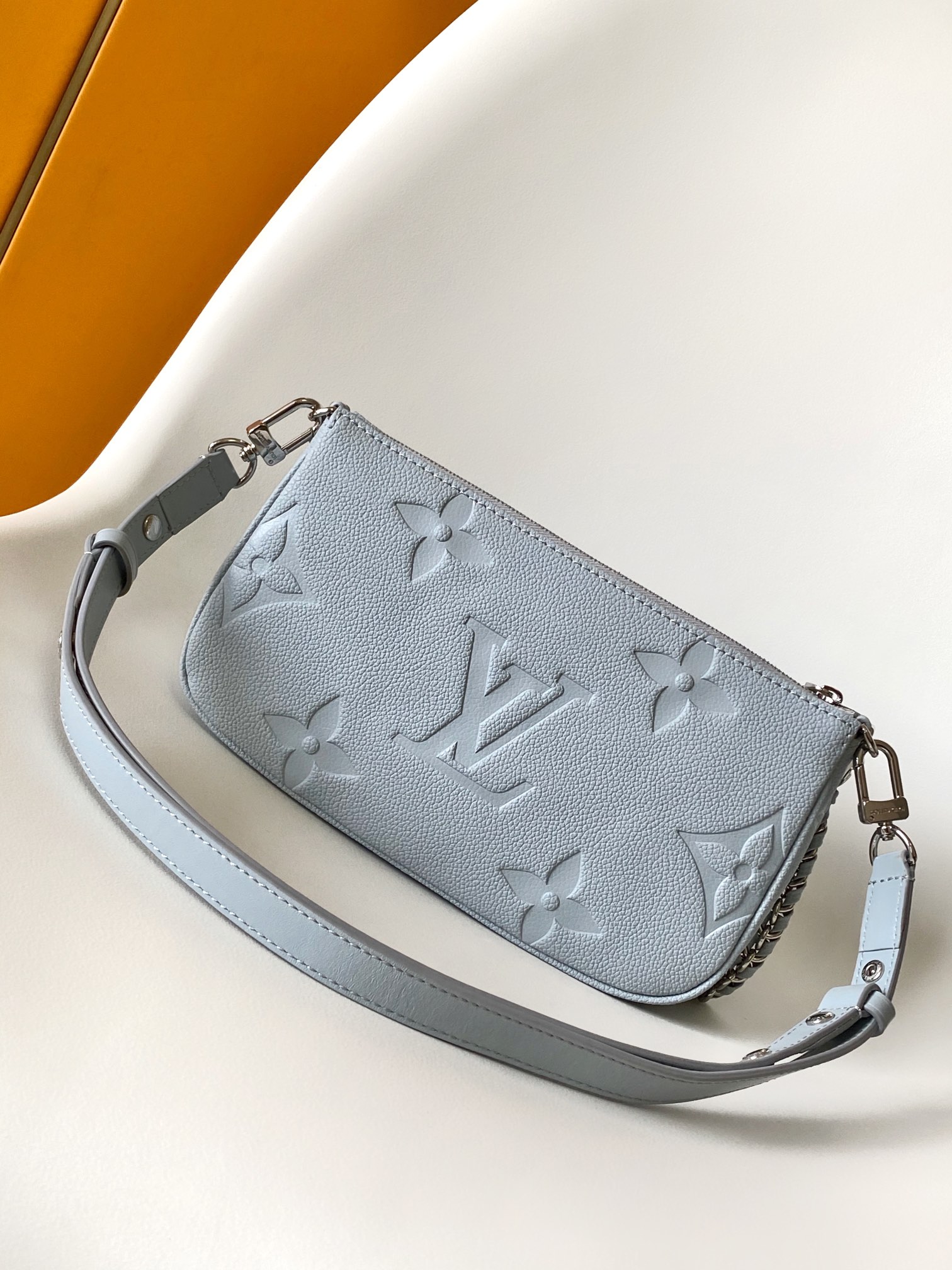 LV 一比一 Capucines MM 藍灰漸層小牛皮手提包 雅致百搭｜歐美奢侈品精品推薦