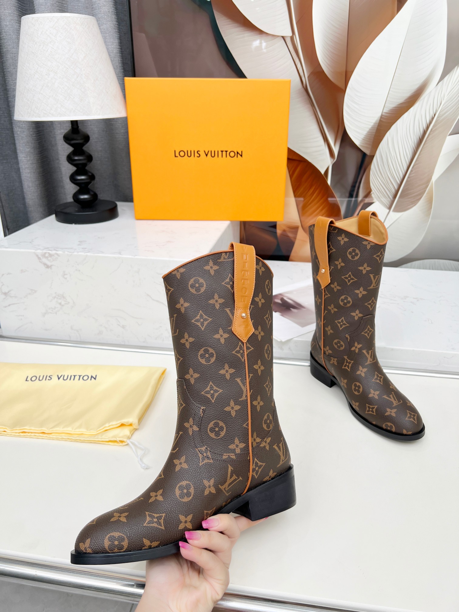 LV 原單經典Monogram中筒女靴 優雅復古款｜歐美奢侈品精品推薦