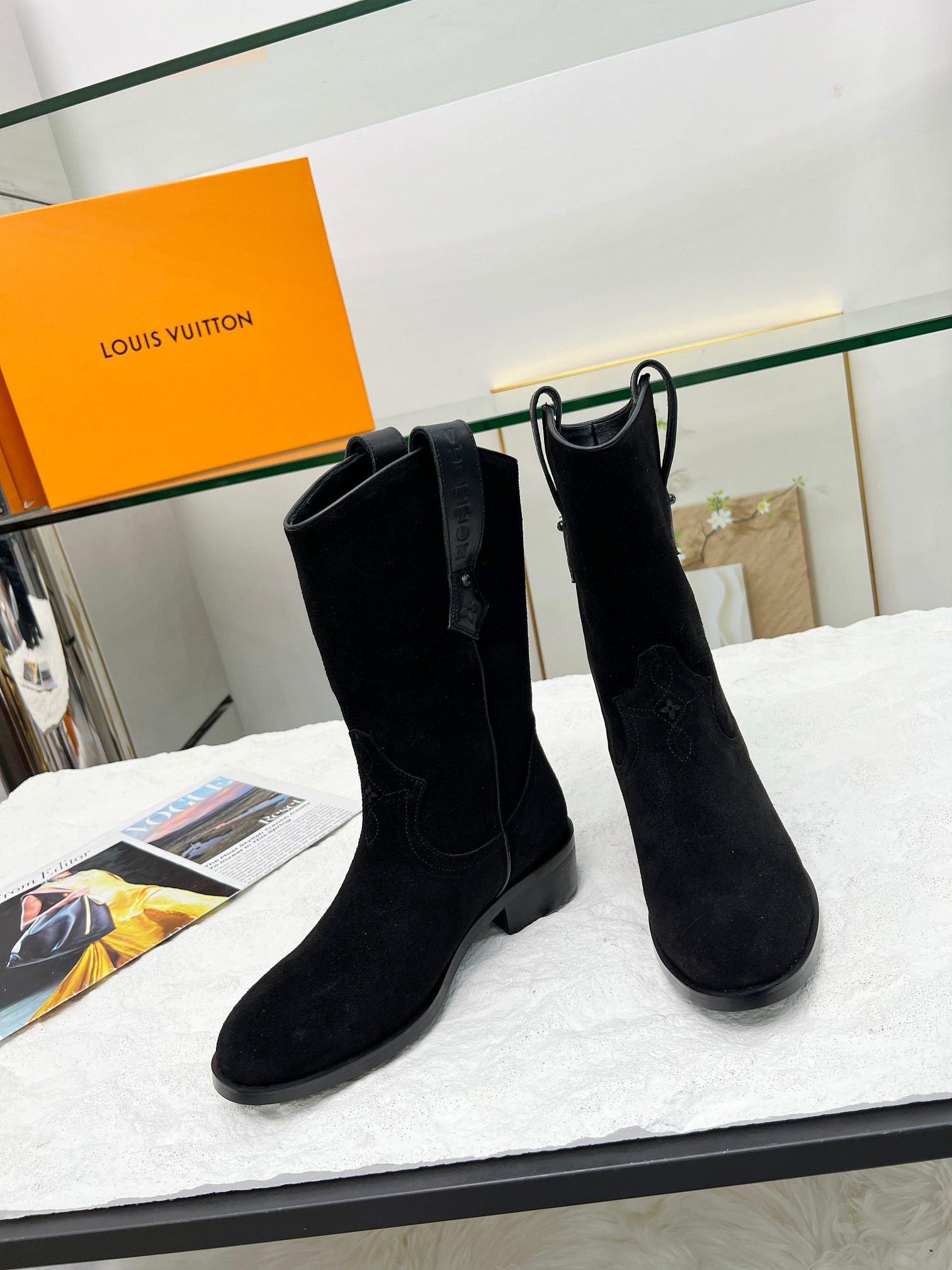 LV 精品仿製黑色麂皮女靴 優雅百搭款｜歐美奢侈品精品推薦