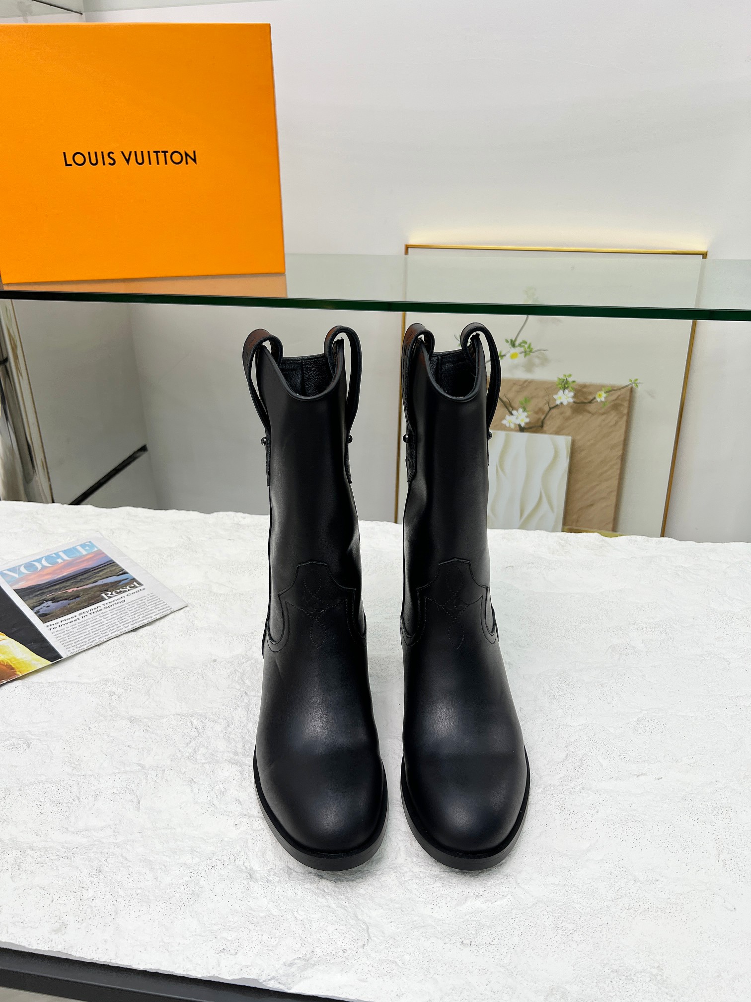 LV 一比一黑色牛皮女靴 簡約百搭款｜歐美奢侈品精品推薦
