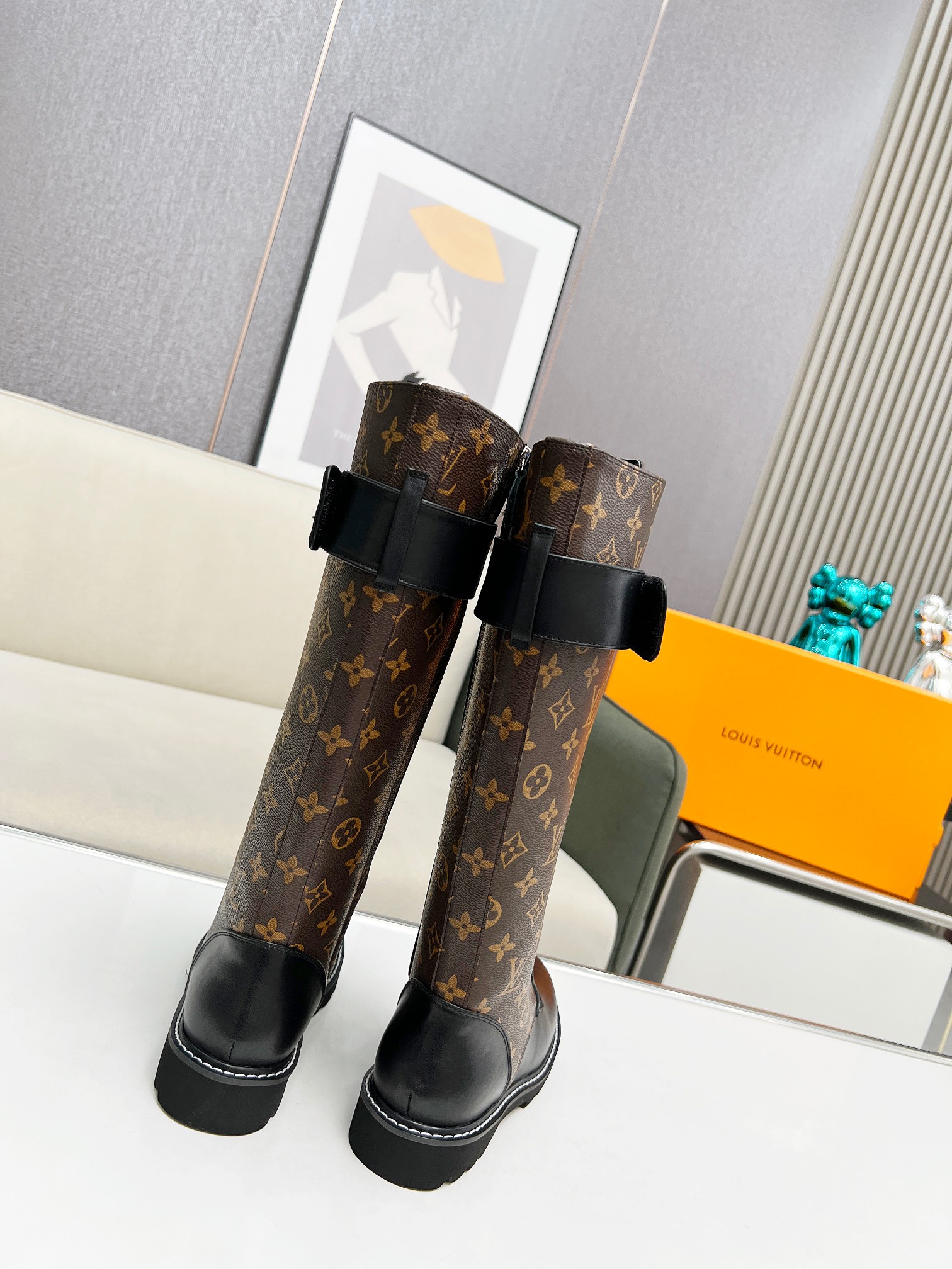 LV 精品仿製長筒綁帶女靴 經典老花設計｜歐美奢侈品精品推薦