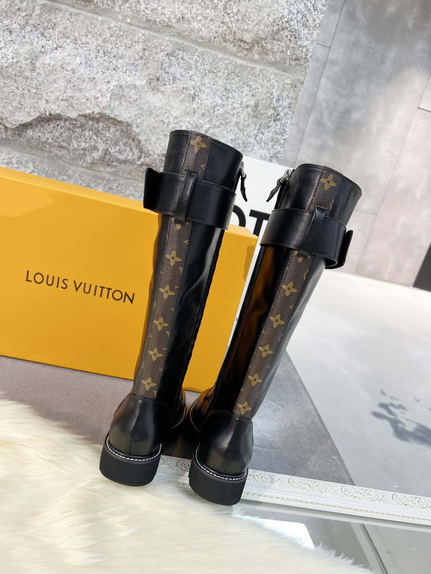 LV 一比一長筒軍靴 黑色小牛皮 系帶設計｜歐美奢侈品精品推薦