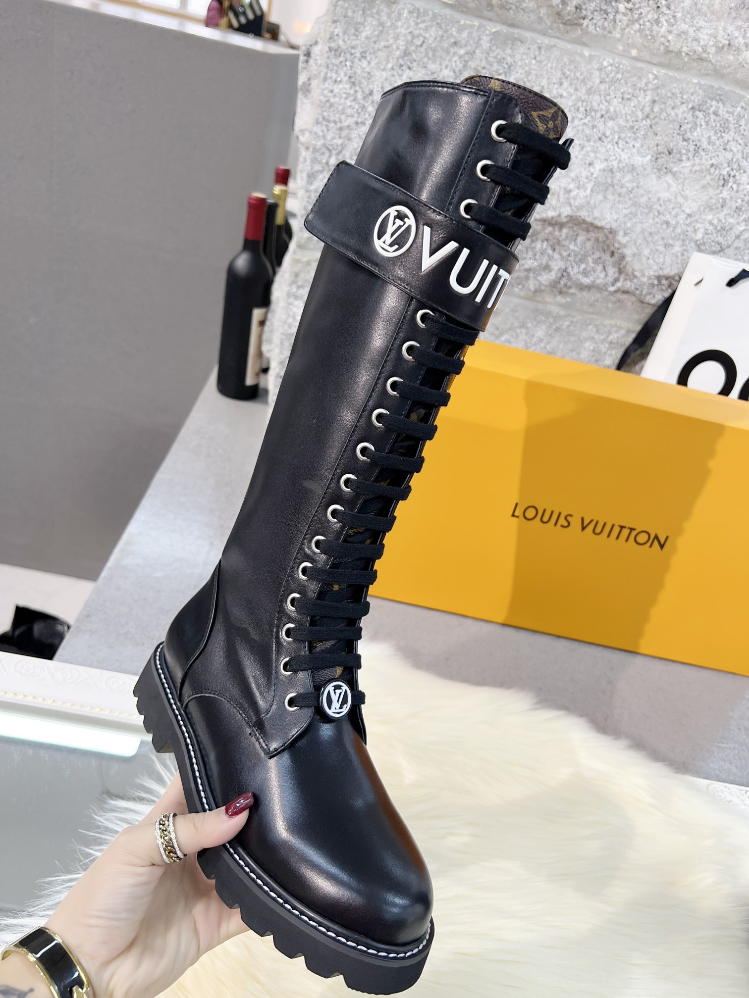 LV 一比一長筒軍靴 黑色小牛皮 系帶設計｜歐美奢侈品精品推薦