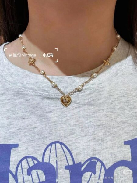 LV珍珠愛心項鍊高仿款值得入手嗎？對標設計×實戴美感完整解析｜歐美奢侈品精品推薦