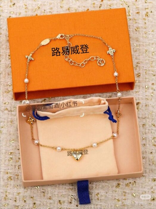 LV珍珠愛心項鍊高仿款值得入手嗎？對標設計×實戴美感完整解析｜歐美奢侈品精品推薦