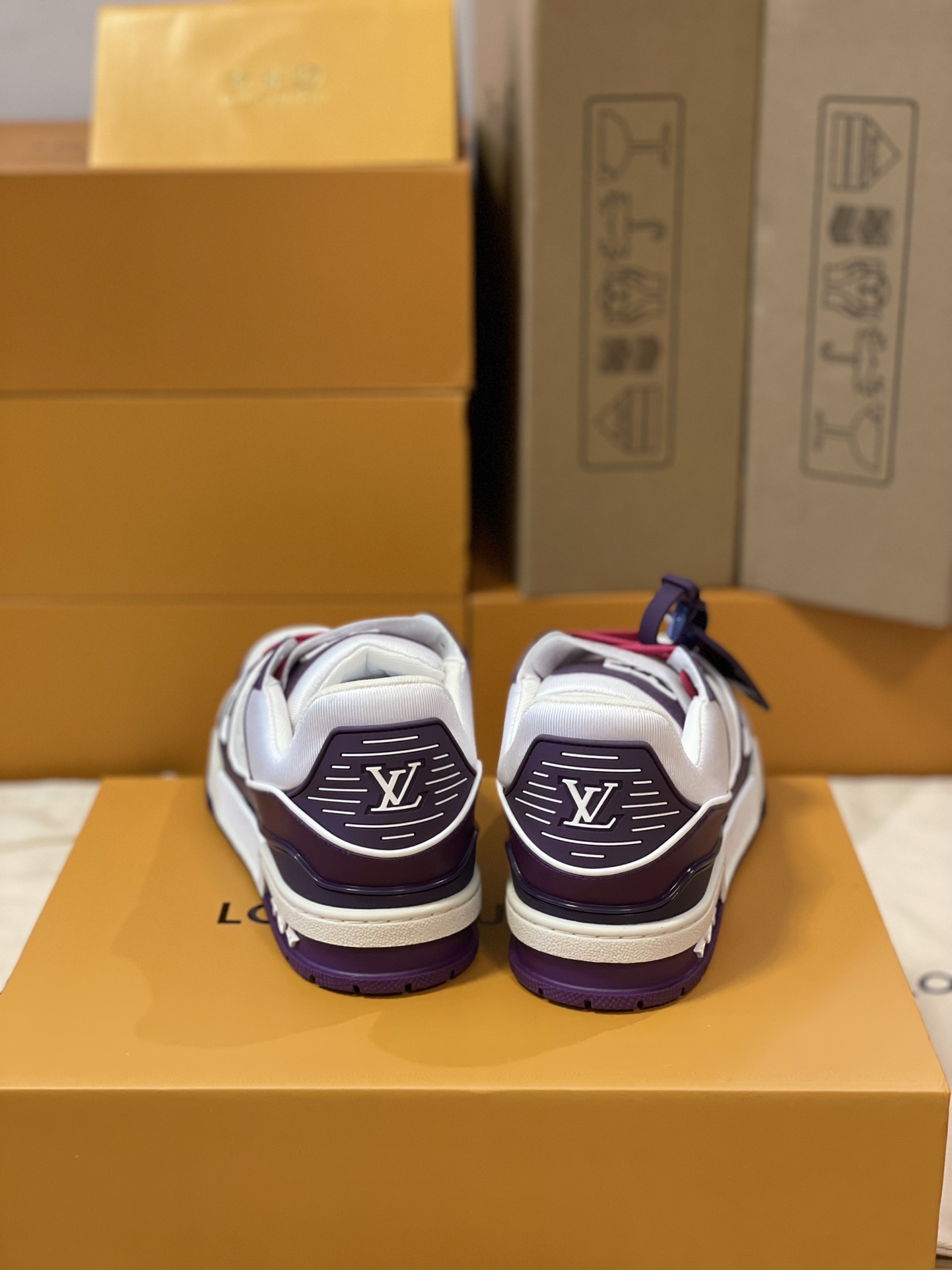 LV 原單平底運動鞋 紫白拼色 男士街頭潮流款 經典回歸｜歐美奢侈品精品推薦