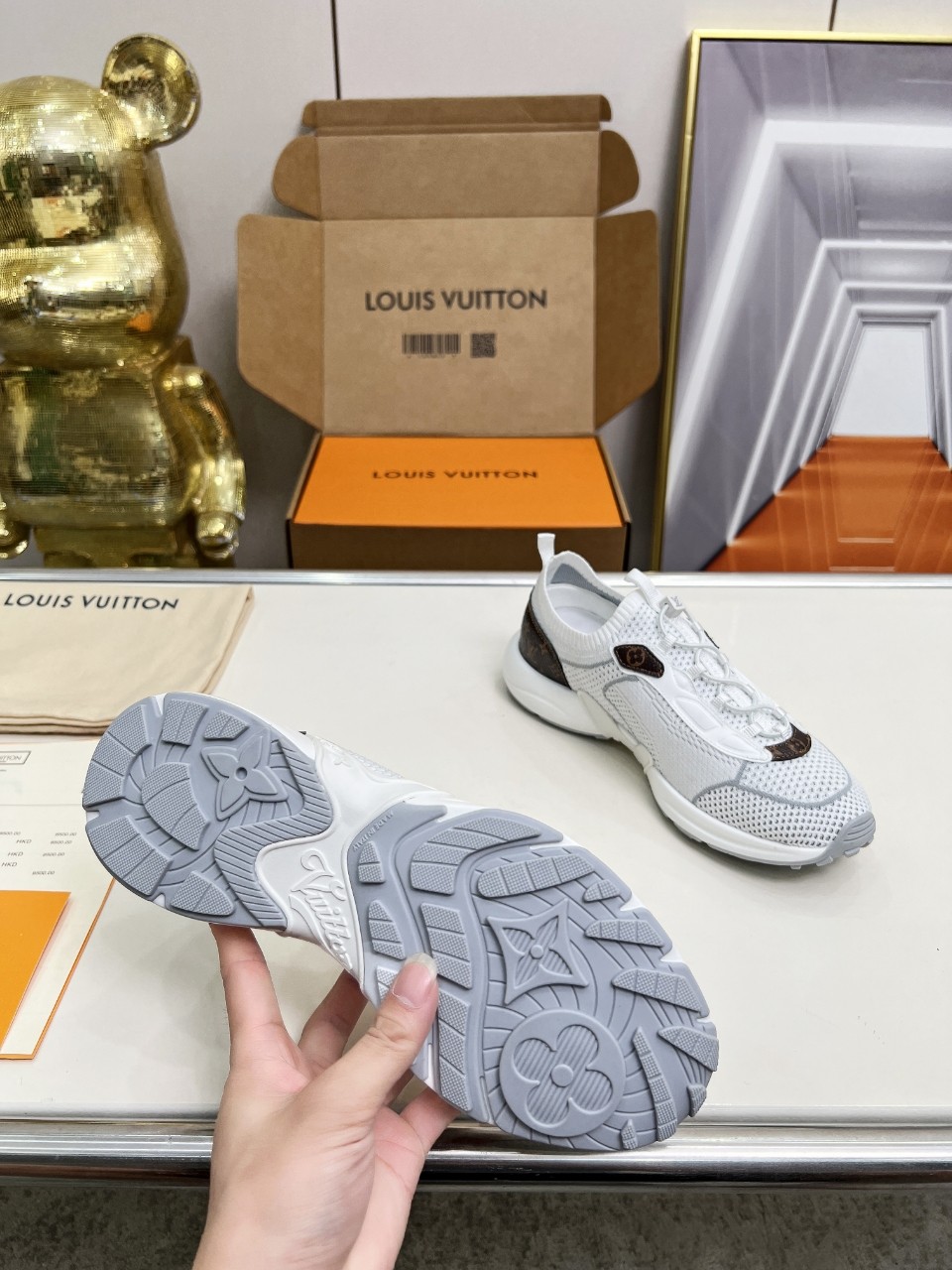 LV 高仿白色運動鞋 經典老花點綴 百搭舒適款｜歐美奢侈品精品推薦