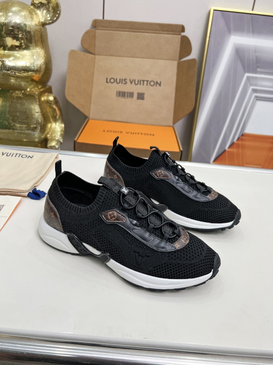 LV 一比一黑色運動鞋 老花拼接 透氣休閒百搭｜歐美奢侈品精品推薦