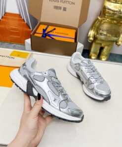 LV 高仿銀色運動鞋 亮面設計 潮流休閒款