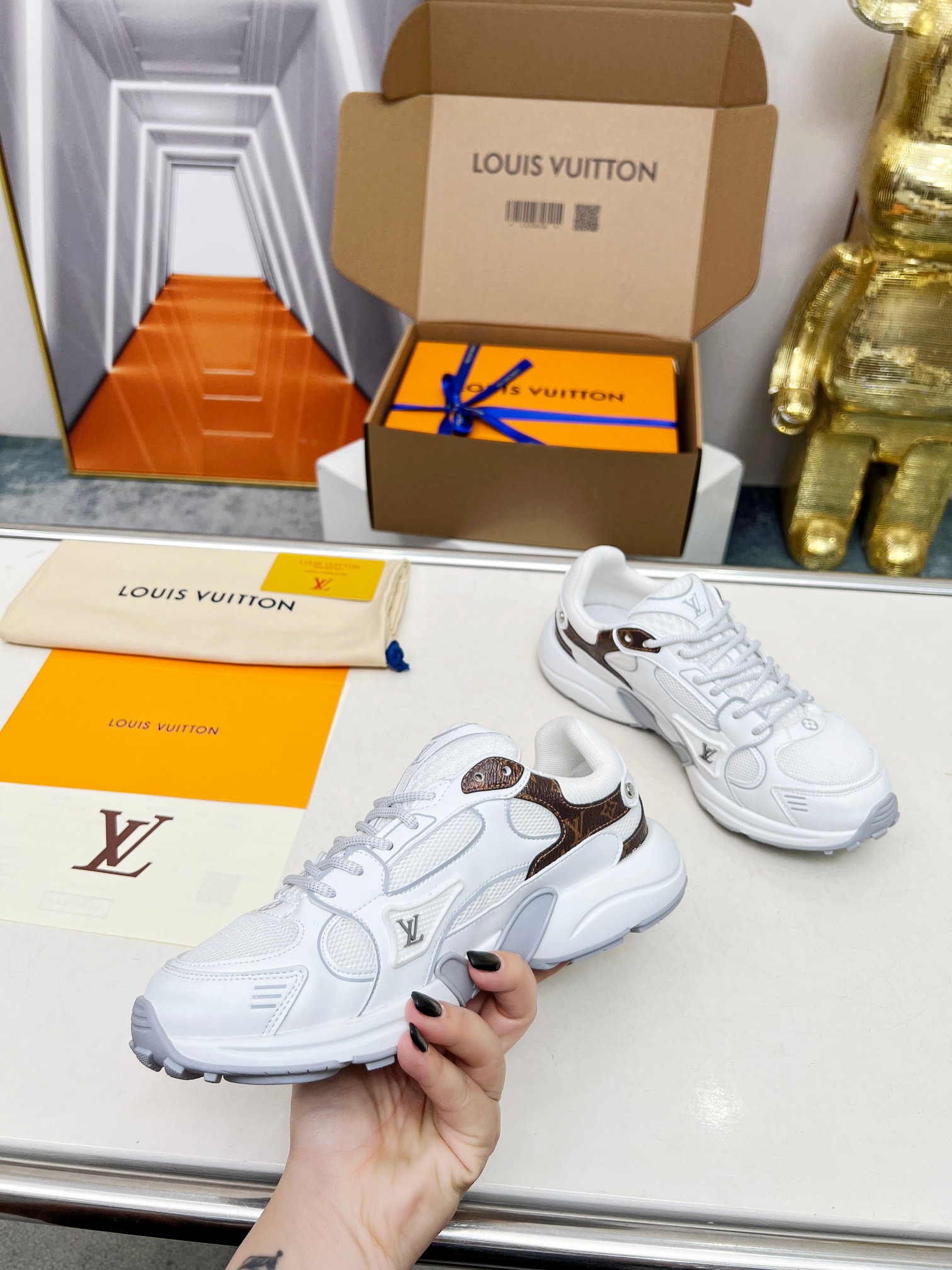 LV 一比一白色運動鞋 經典拼接 時尚百搭款｜歐美奢侈品精品推薦