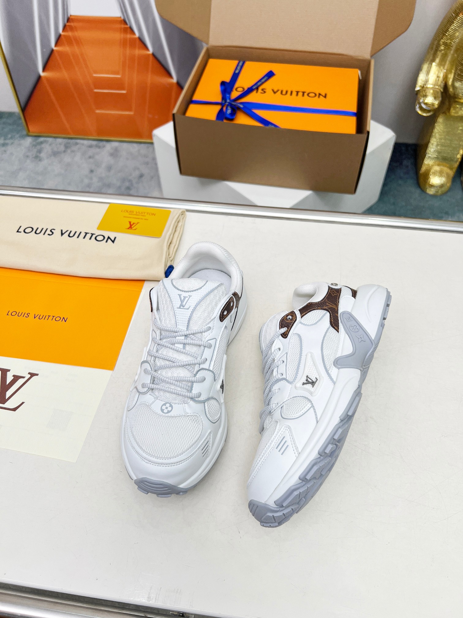 LV 一比一白色運動鞋 經典拼接 時尚百搭款｜歐美奢侈品精品推薦