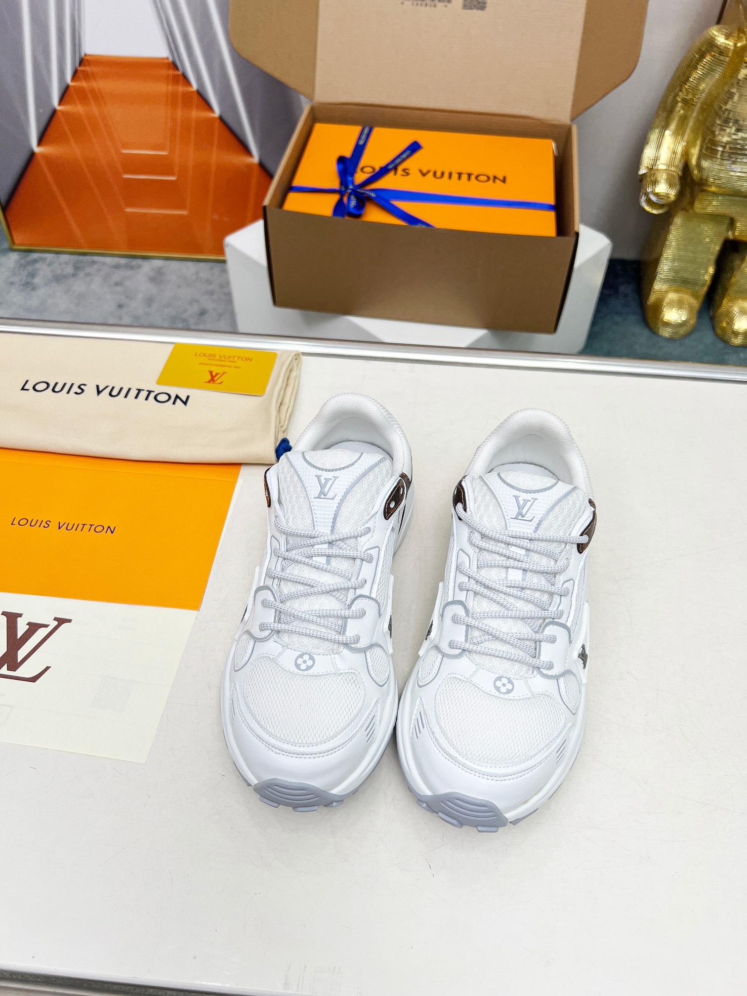 LV 一比一白色運動鞋 經典拼接 時尚百搭款｜歐美奢侈品精品推薦