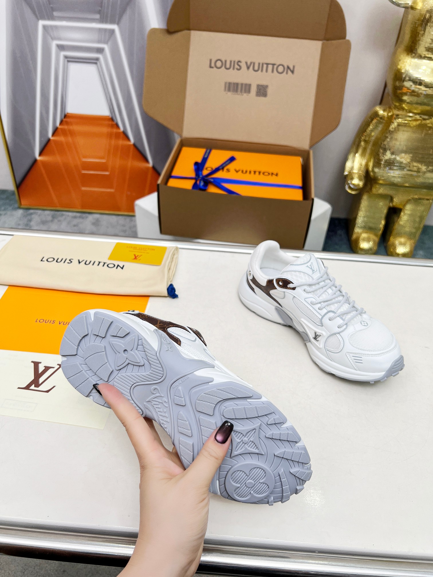 LV 一比一白色運動鞋 經典拼接 時尚百搭款｜歐美奢侈品精品推薦