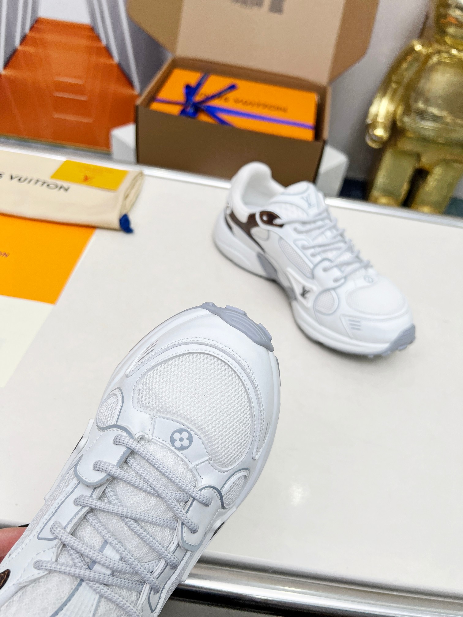 LV 一比一白色運動鞋 經典拼接 時尚百搭款｜歐美奢侈品精品推薦