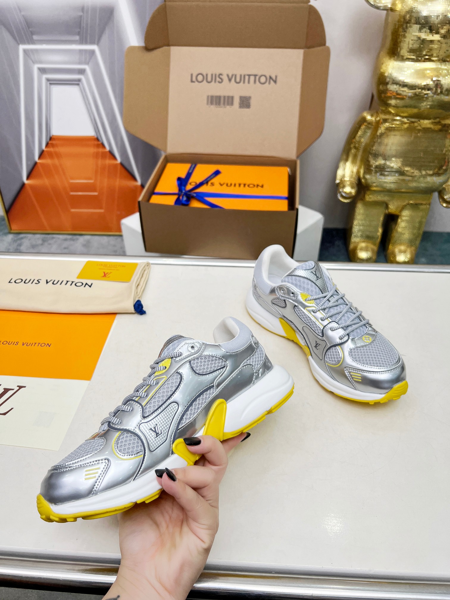 LV 高仿銀灰黃拼接運動鞋 時尚潮流百搭款｜歐美奢侈品精品推薦