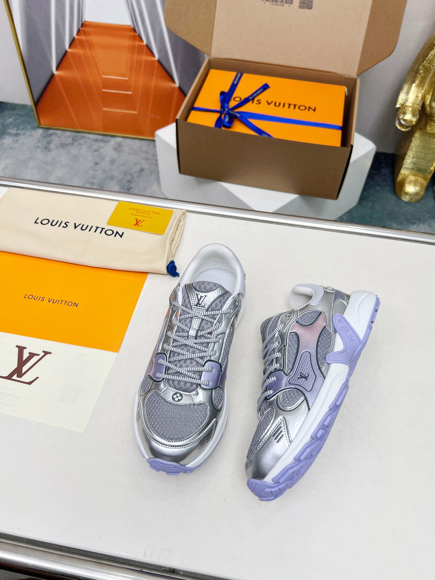 LV 原單銀灰紫拼色運動鞋 潮流舒適百搭款｜歐美奢侈品精品推薦