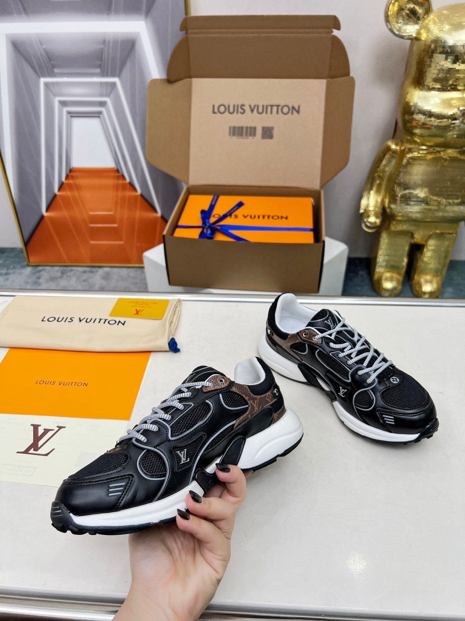 LV 高仿黑棕拼接運動鞋 男士時尚百搭休閒款｜歐美奢侈品精品推薦