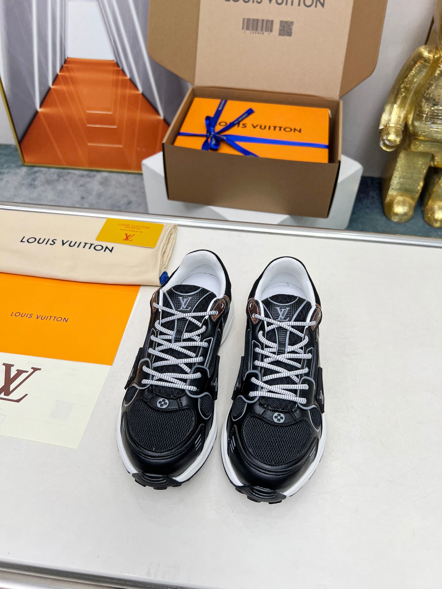 LV 高仿黑棕拼接運動鞋 男士時尚百搭休閒款｜歐美奢侈品精品推薦